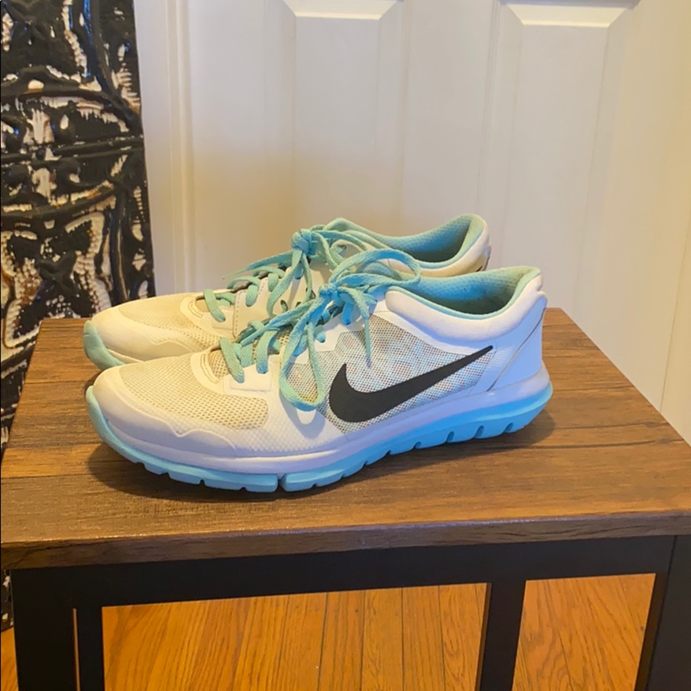 Nike Women’s Flex Running Shoe | Size 9 light wear